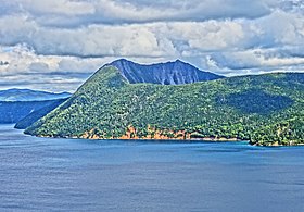 Vue du mont Kamui au-dessus du lac Mashū.