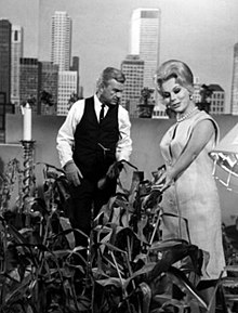 Eddie Albert (left) and Eva Gabor (right).