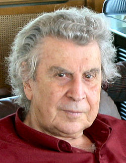 Микис Теодоракис в 2004 году