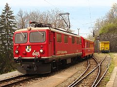 Ge 4/4 I no 605 entrant en gare de Lüen-Castiel, sur la ligne du Coire-Arosa.