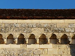 Modillons de l'église Saint-Pierre.