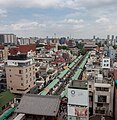 Blick auf den Tempel und Nakamise-dōri