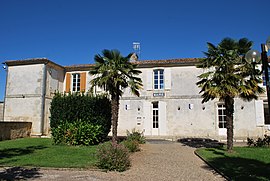 The town hall in Champagnolles