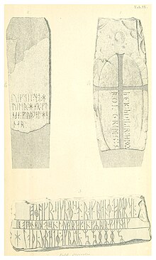 Die Buchseite zeigt Zeichnungen dreier Steine, darunter einer mit einer Inschrift in lateinischen Buchstaben und zwei mit Runeninschriften.