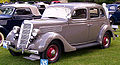 Ford 48 Fordor de luxe Touring sedan