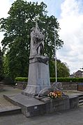 Le monument aux morts de la guerre de 1918-1918, situé à cet emplacement depuis 1925 [63],[64], place Basile Parent.
