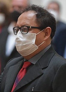 Headshot of Fernando Vásquez wearing a surgical mask.