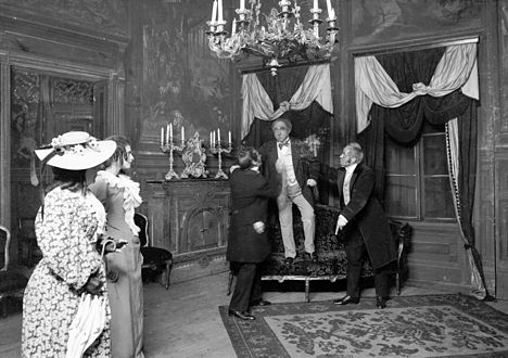 Mia Hagman som Fru Cornebois, Gerda Stiegler som Juliette, Axel Wesslau som Cornebois, Gustaf Bergström som Ducorbeau och Gunnar Lundberg som Crétinot i Rocamboles arvingar, Södra Teatern 1899.