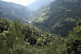 Vue de la partie basse des gorges de l'Arly depuis le belvédère de la commune de Cohennoz en rive gauche.