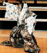 『義経千本桜』、「河連法眼館」の佐藤忠信（中村獅童）。歌舞伎における長裃着用の例。