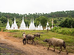 Hsu-Taung-Pye-Pagode mit mehreren kleinen Stupas