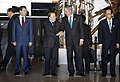 تبادل الرئيس جورج بوش والرئيس عبد العزيز بوتفليقة مصافحتهما في هوكايدو في 7 يوليو 2008. ومعهما الرئيس الروسي ديمتري ميدفيديف، إلى اليسار، ورئيس الوزراء الياباني ياسو فوكودا.