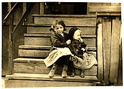 Julia houdt baby vast, Bayou La Batre, 1911