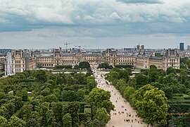 Museum Louvre dilihat dari Roue de Paris