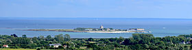 L'île Tatihou vue depuis le continent.