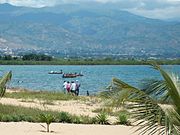 Bista riba Bujumbura desde lago di Tanganyika