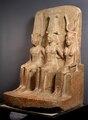 standbeeld van Ramses II met Amun and Hathor