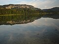 Le lac vu depuis la plage du Frasnois