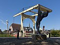 Nieuwerkerk aan den IJssel Skulptur mit Brücke (de Gele Brug)