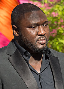 Nonso Anozie como Abraham Kenyatta.