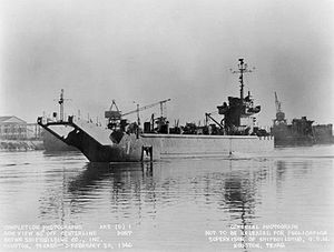 USS Gypsy (ARS(D)-1), lead ship of the Gypsy Class, underway at Houston, TX, in 1946.