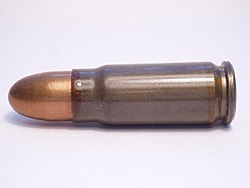 Egy acélhüvelyes 7,62 mm-es Tokarev lőszer.