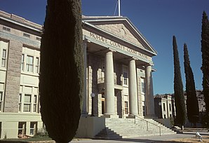 Das Mohave County Courthouse und Gefängnis in Kingman ist seit August 1983 im NRHP eingetragen.[1]