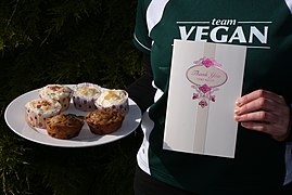 Animal advocates acknowledge vegan-friendly businesses with baking and thank-you cards