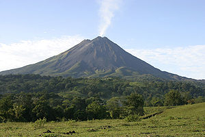 アレナル火山（2004年9月撮影）