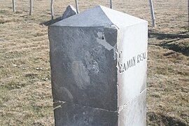 Mojón de separación entre León y Asturias en el camino real del Puerto de la Mesa.