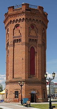 Le château d'eau de Tobolsk, en Sibérie occidentale. (définition réelle 2 000 × 3 774)