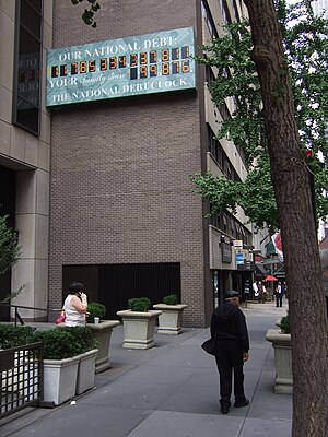 Foto do impostômetro americano National Debt Clock em 15 de setembro de 2009, com arrecadação de aproximadamente 11.8 trilhões de dólares