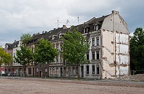 Inzwischen abgerissene Häuser entlang der Heinrichstraße (Juni 2012)