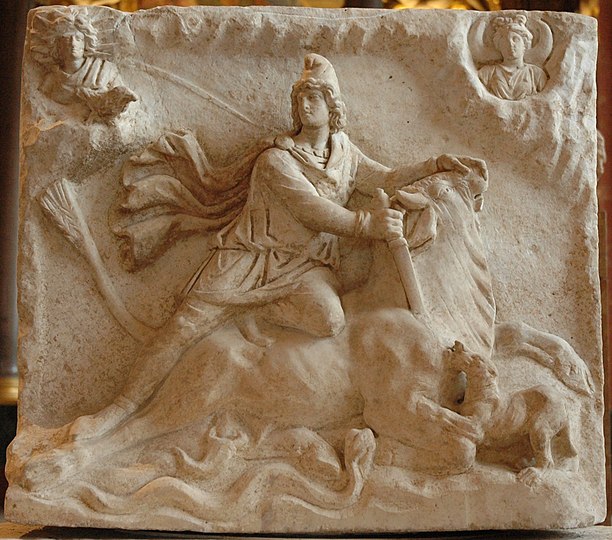 Mithraisches Relief aus weißem Marmor aus Fiano Romano bei Rom im zweiten bis dritten Jahrhundert, Louvre, Abteilung griechischer, etruskischer und römischer Altertümer, Denon-Flügel, Erdgeschoss (Ma 3441).