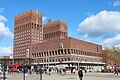 Vestveggen domineres av Anne Grimdalens store skulptur av Harald Hardråde til hest. På 1000-tallet bygde han ut stedet til et administrativt senter og militært støttepunkt i Viken (historisk område) Foto: 2016