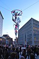 Fra åpningen av lysfontenen. Universitetsgaten med Oslo rådhus i bakgrunnen Foto: Helge Høifødt