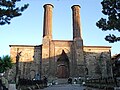 Çifte Minareli Medrese er eit monument frå seint i seldsjukkperioden i den tyrkiske byen Erzurum