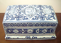 Caja de porcelana azul y blanco, con inscripciones arábigas y persas, Zhengde (1506-1521).