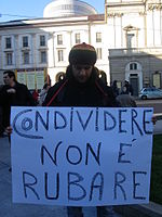 An Italian manifest saying "to share is not steal", referring to P2P legal status in Italy.