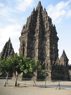 Faltorja kryesore e tempujve të Shivës në Prambanan