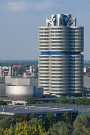 BMW Museum und BMW Headquarters "Vierzylinder"