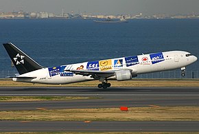 Boeing 767-300 in Star Alliance livery