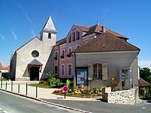 Ang Town Hall ug Simbahan sa Crégy-lès-Meeux