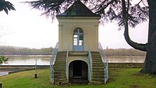 Photographie présentant la gloriette du château avec son escalier à double évolution.