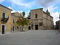 Piazza San Francesco: chiesa di San Nicola Greco e Palazzo Comunale