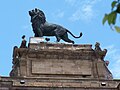 Sommet de l'arc de triomphe de León.