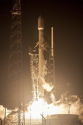 Peluncuran pertama Falcon 9 v1.2 (Full Thrust) yang membawa muatan satelit Orbcomm dari Stasiun Angkatan Udara Cape Canaveral