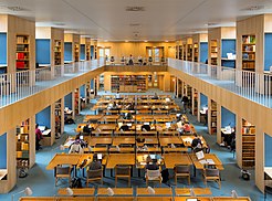 Leeszaal in de Staatsbibliotheek in Aarhus, Denemarken