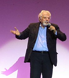 «Me llamo Alejandro Jodorowsky. Mejor dicho, me llaman Alejandro Jodorowsky. Yo no me llamo nada»