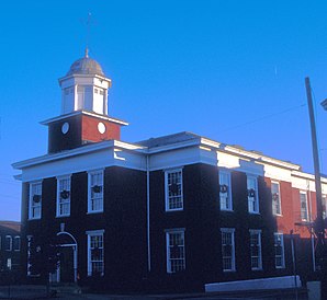 Das Granville County Courthouse (1971) ist einer von 45 Einträgen des Countys im National Register of Historic Places.